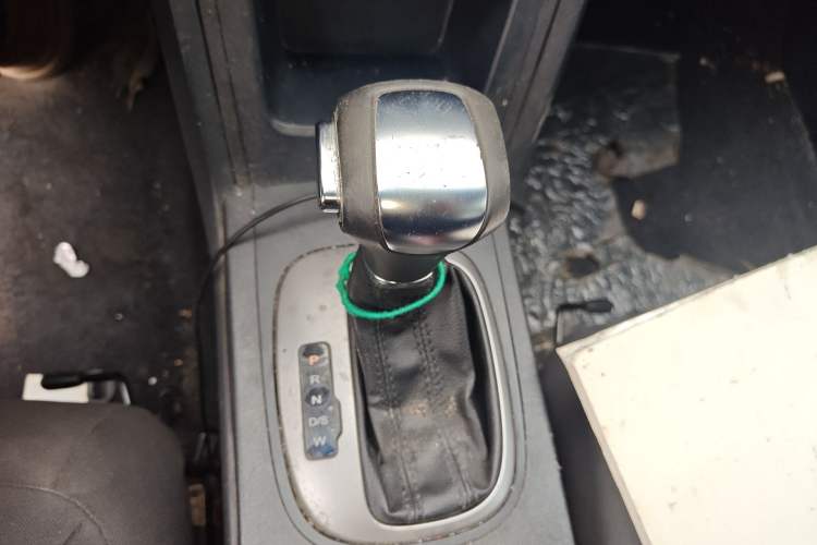Used Roewe 350 2015 1.5L Automatic Luxury Sunroof Edition Gear Lever