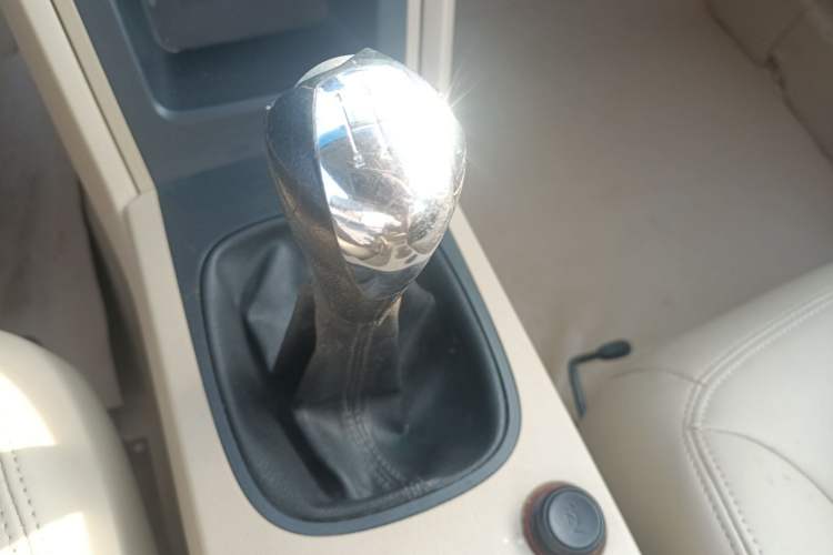 Used Roewe 350 2015 1.5L Manual Luxury Sunroof Edition Gear Lever