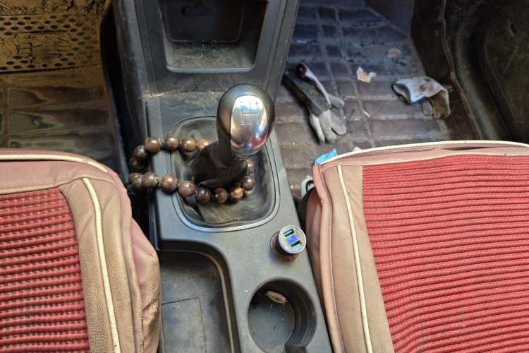 Used Roewe 350 2015 1.5L Manual Luxury Sunroof Edition Gear Lever