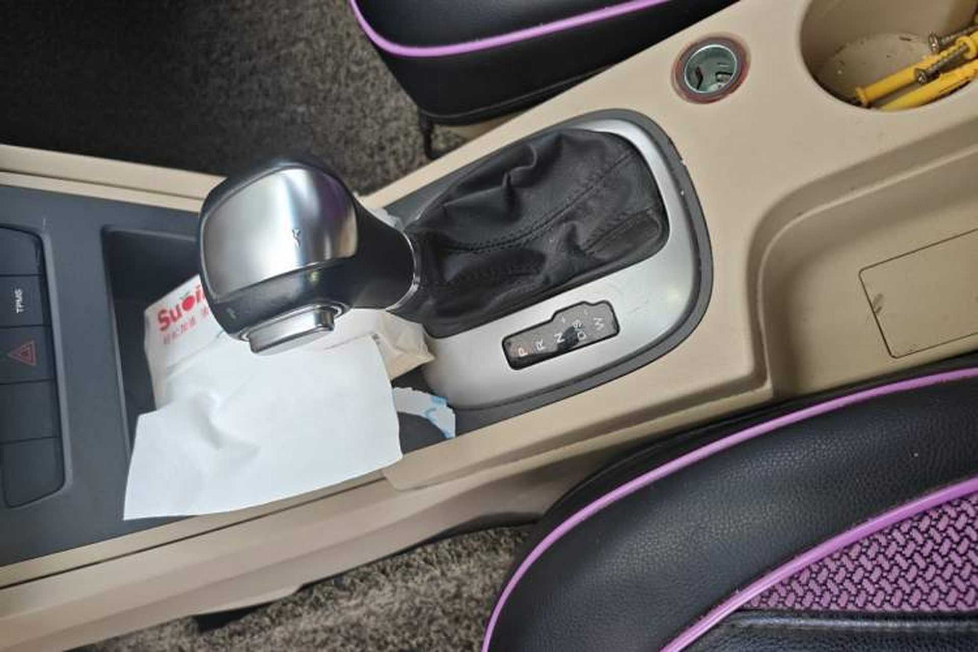 Used Roewe 350 2015 1.5L Automatic Luxury Sunroof Edition Gear Lever