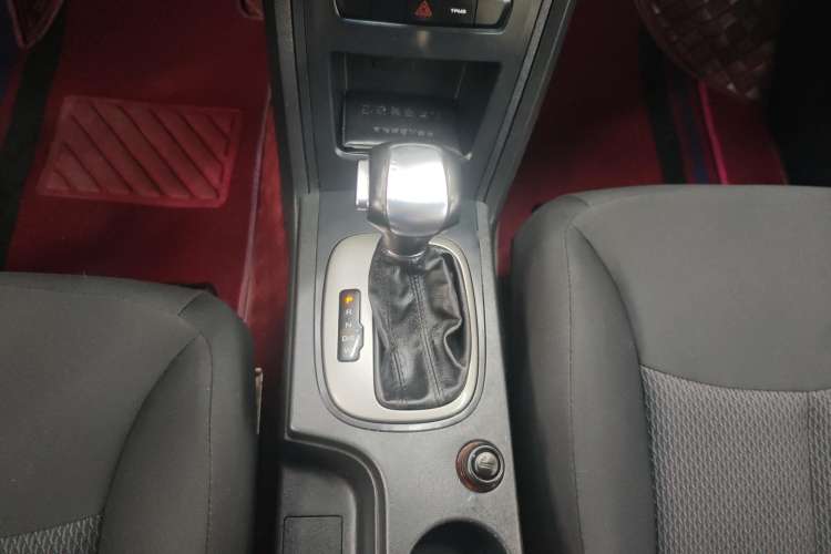 Used Roewe 350 2015 1.5L Automatic Luxury Sunroof Edition Gear Lever