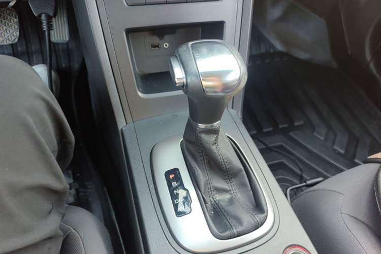 Used Roewe 350 2015 1.5L Automatic Luxury Sunroof Edition Gear Lever