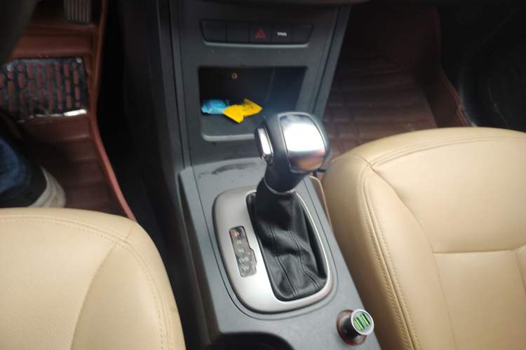 Used Roewe 350 2015 1.5L Automatic Luxury Sunroof Edition Gear Lever