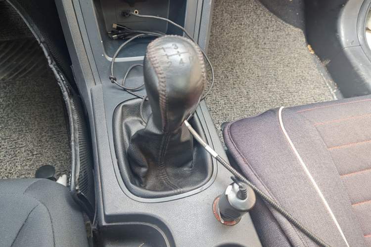 Used Roewe 350 2015 1.5L Manual Luxury Sunroof Edition Gear Lever