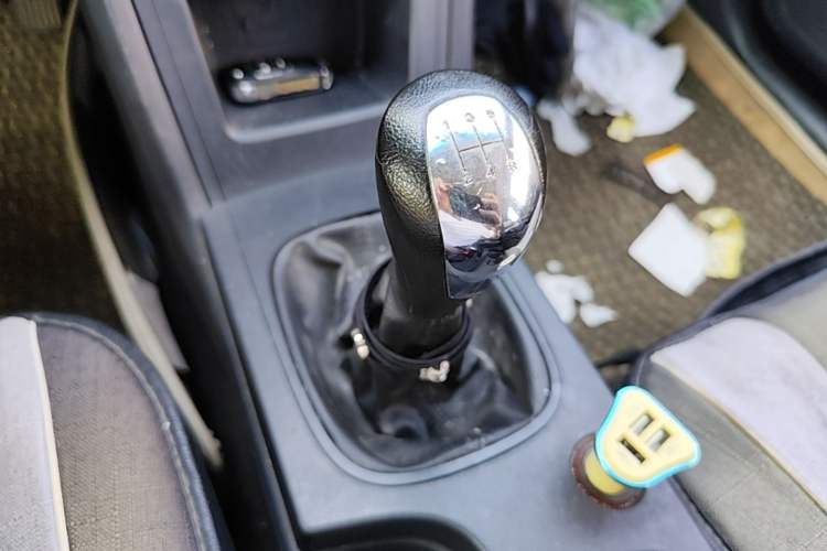 Used Roewe 350 2015 1.5L Manual Luxury Sunroof Edition Gear Lever