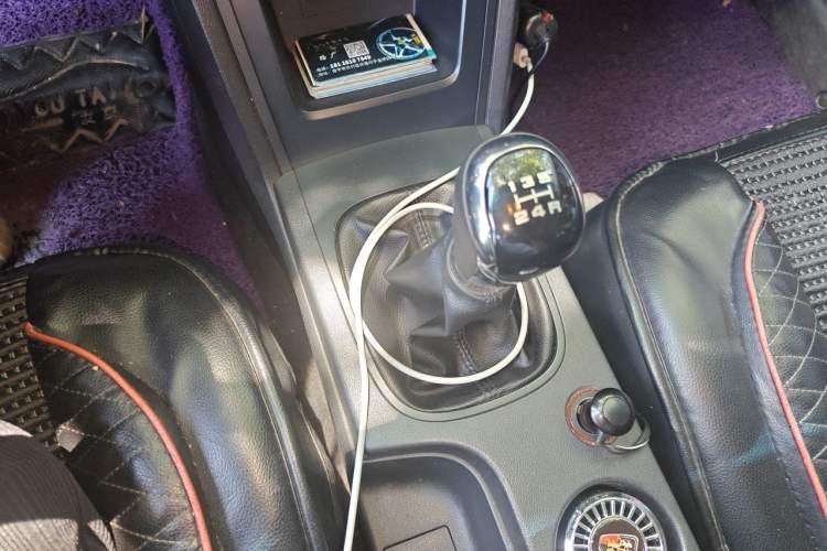 Used Roewe 350 2015 1.5L Manual Luxury Sunroof Edition Gear Lever