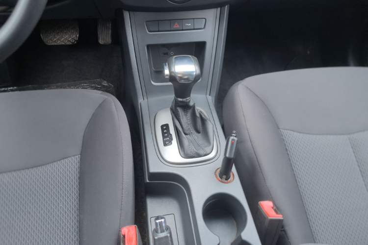 Used Roewe 350 2015 1.5L Automatic Luxury Sunroof Edition Gear Lever