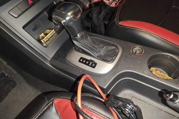 Used Roewe 350 2015 1.5L Automatic Luxury Sunroof Edition Gear Lever