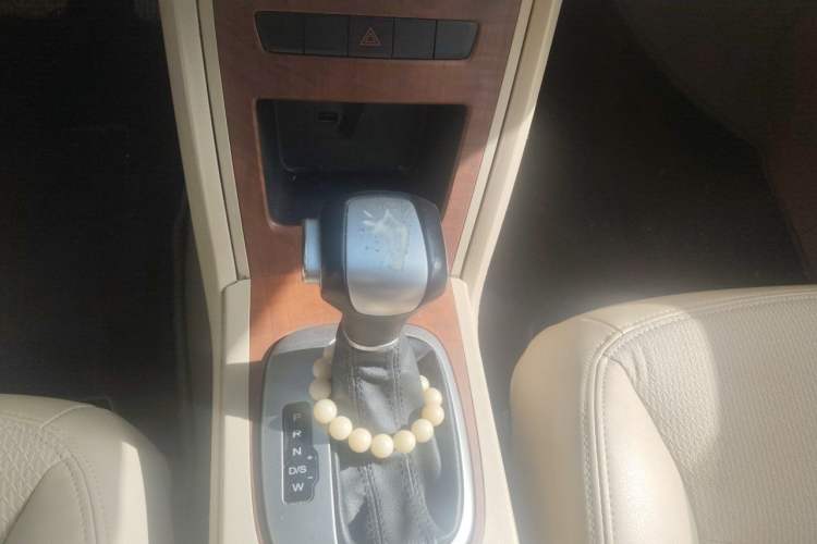 Used Roewe 350 2015 1.5L Automatic Luxury Edition Gear Lever