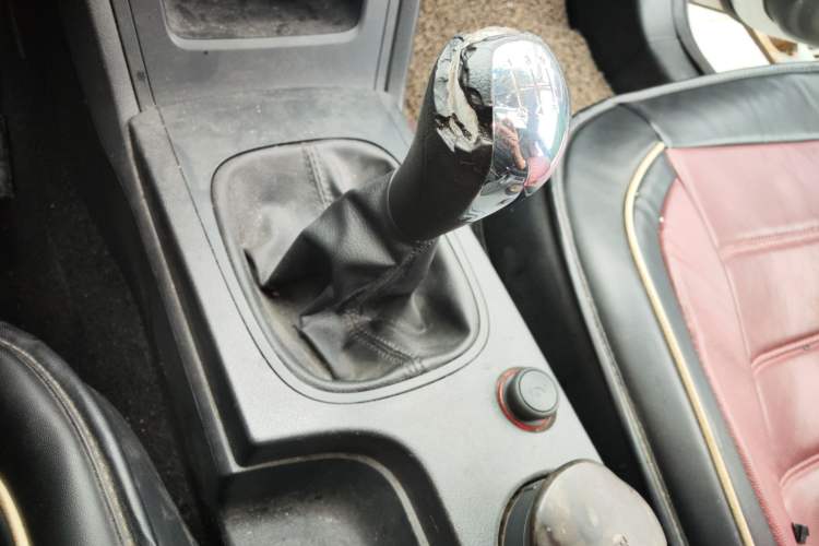 Used Roewe 350 2015 1.5L Manual Luxury Sunroof Edition Gear Lever