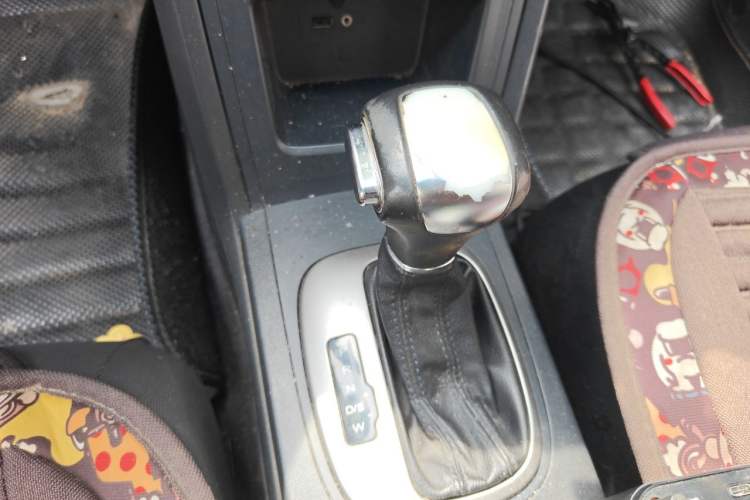 Used Roewe 350 2015 1.5L Automatic Luxury Sunroof Edition Gear Lever