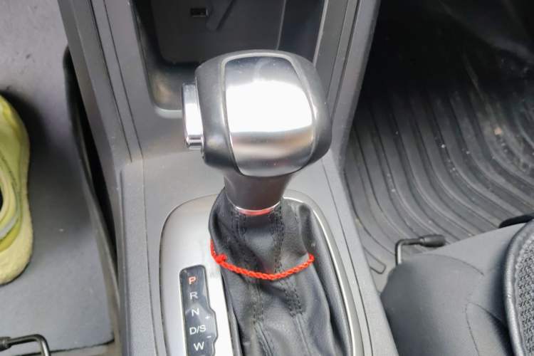 Used Roewe 350 2015 1.5L Automatic Luxury Sunroof Edition Gear Lever