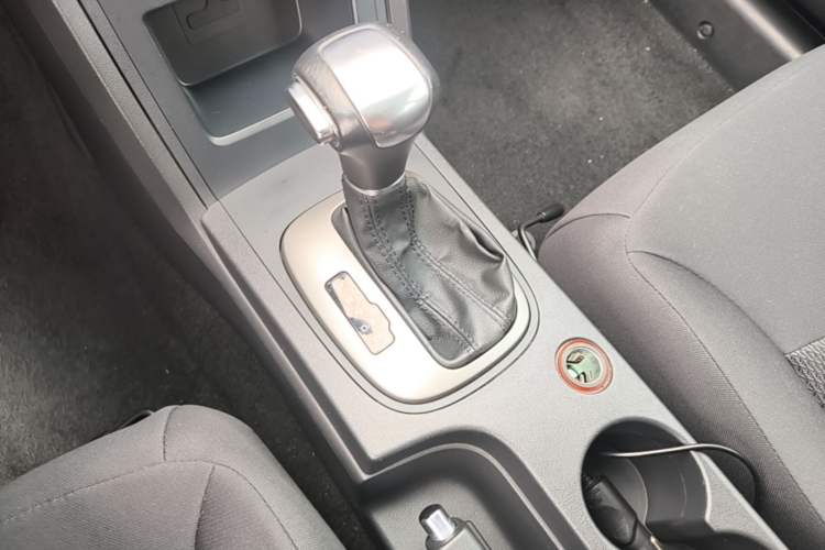 Used Roewe 350 2015 1.5L Automatic Luxury Sunroof Edition Gear Lever
