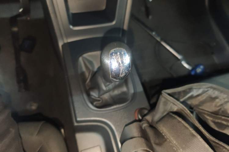 Used Roewe 350 2015 1.5L Manual Luxury Sunroof Edition Gear Lever