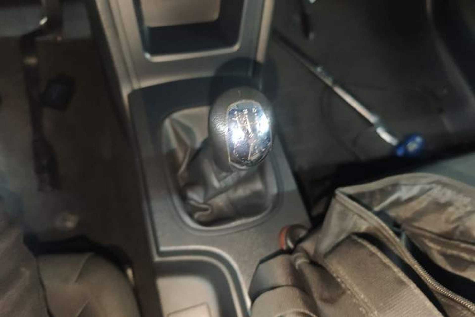 Used Roewe 350 2015 1.5L Manual Luxury Sunroof Edition Gear Lever