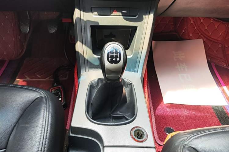 Used Roewe 350 2015 1.5L Manual Luxury Sunroof Edition Gear Lever