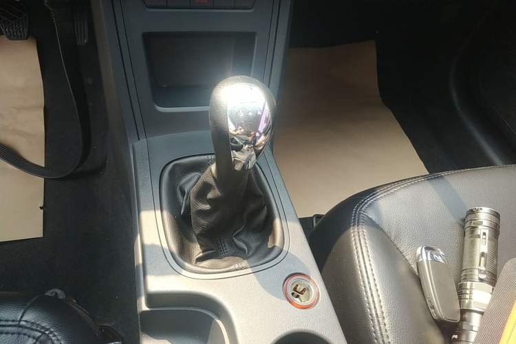 Used Roewe 350 2015 1.5L Manual Luxury Sunroof Edition Gear Lever