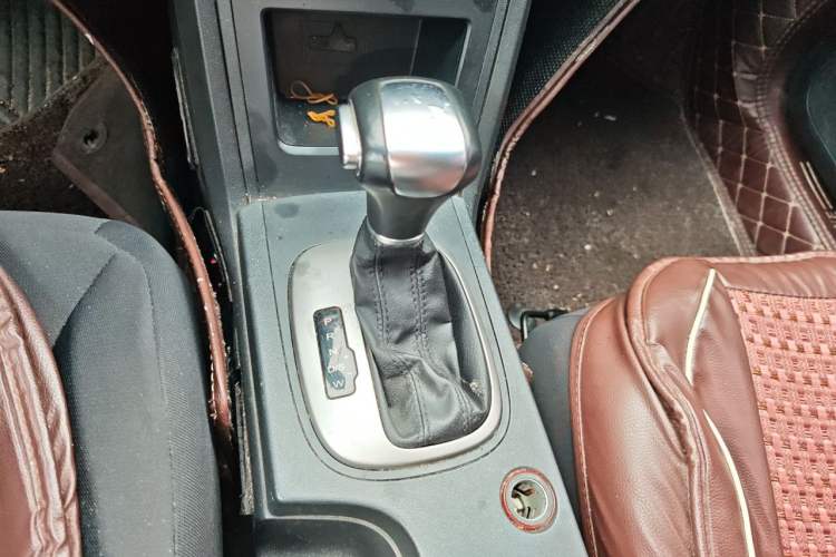 Used Roewe 350 2015 1.5L Automatic Luxury Sunroof Edition Gear Lever