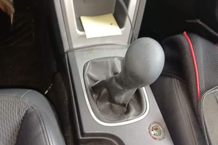 Used Roewe 350 2015 1.5L Manual Luxury Edition Gear Lever