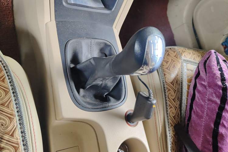 Used Roewe 350 2015 1.5L Manual Luxury Sunroof Edition Gear Lever