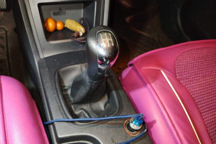 Used Roewe 350 2015 1.5L Manual Luxury Sunroof Edition Gear Lever