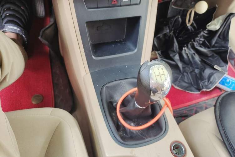 Used Roewe 350 2015 1.5L Manual Luxury Sunroof Edition Gear Lever