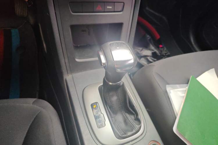 Used Roewe 350 2015 1.5L Automatic Luxury Sunroof Edition Gear Lever