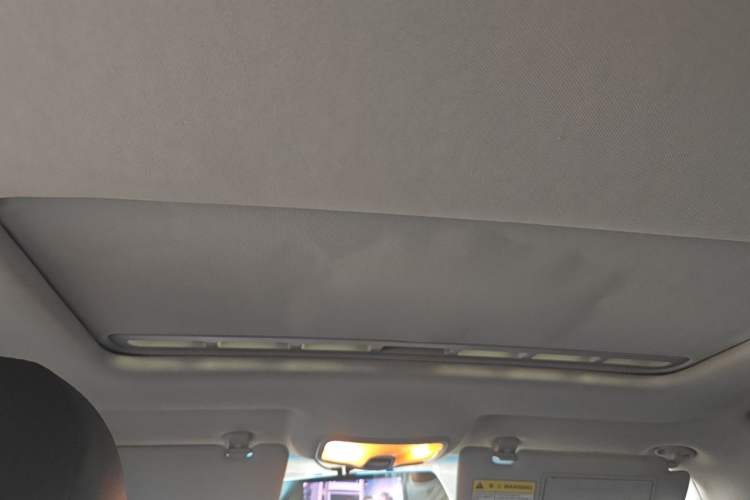 Used Roewe 350 2015 1.5L Manual Luxury Sunroof Edition Headliner
