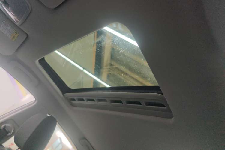 Used Roewe 350 2015 1.5L Automatic Luxury Sunroof Edition Headliner