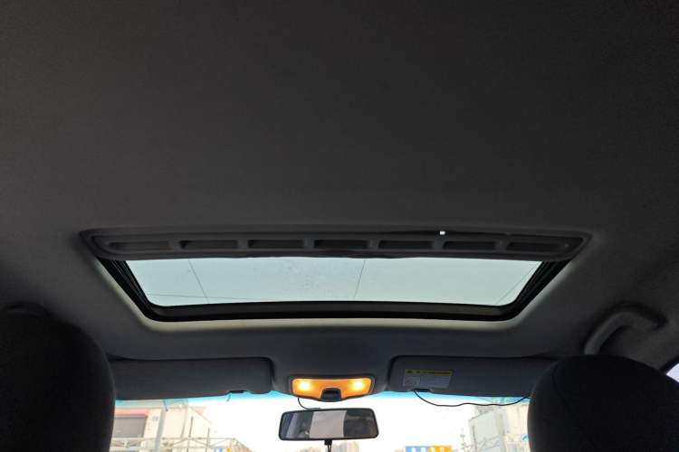 Used Roewe 350 2015 1.5L Automatic Luxury Sunroof Edition Headliner