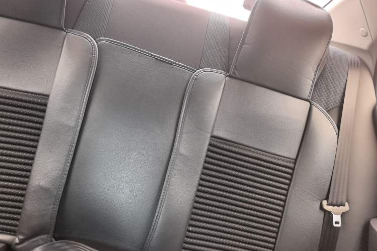 Used Roewe 350 2015 1.5L Automatic Luxury Sunroof Edition Interior 1