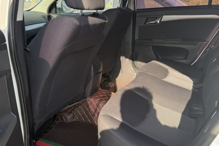 Used Roewe 350 2015 1.5L Manual Luxury Sunroof Edition Interior 1
