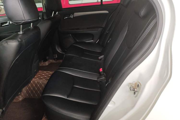 Used Roewe 350 2015 1.5L Automatic Luxury Sunroof Edition Interior 1