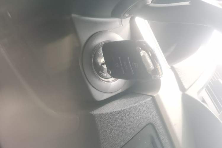 Used Roewe 350 2015 1.5L Manual Luxury Sunroof Edition Interior 1