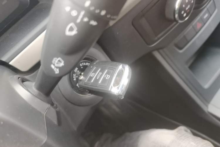 Used Roewe 350 2015 1.5L Manual Luxury Sunroof Edition Interior 1