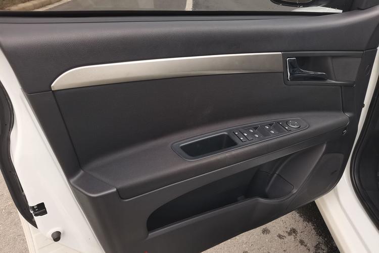 Used Roewe 350 2015 1.5L Automatic Luxury Sunroof Edition Interior 1