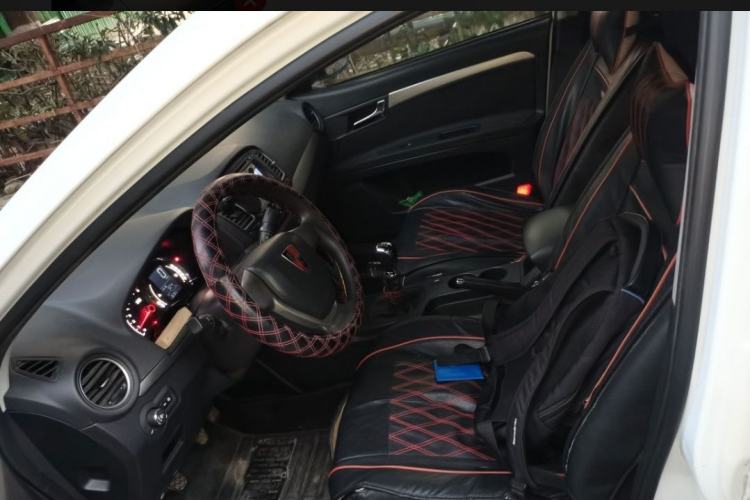 Used Roewe 350 2015 1.5L Manual Luxury Sunroof Edition Interior 2
