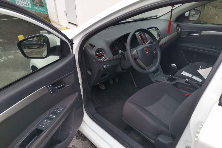 Used Roewe 350 2015 1.5L Manual Luxury Sunroof Edition Interior 2