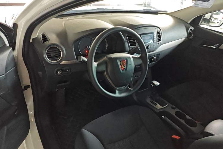 Used Roewe 350 2015 1.5L Automatic Luxury Sunroof Edition Interior 3