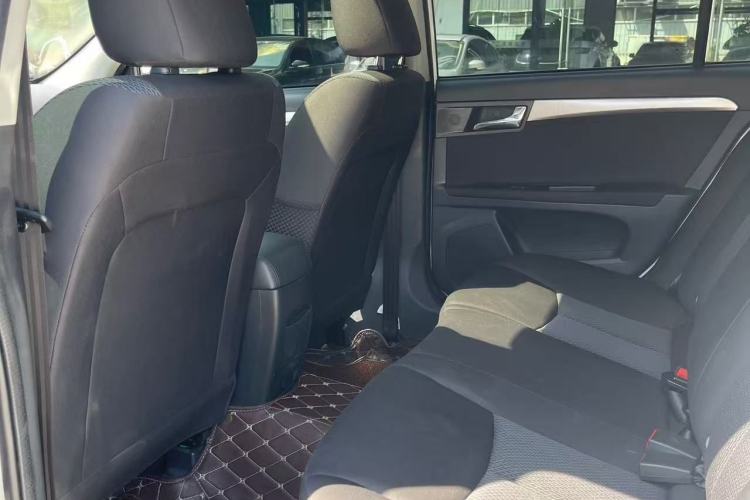 Used Roewe 350 2015 1.5L Automatic Luxury Sunroof Edition Interior 3