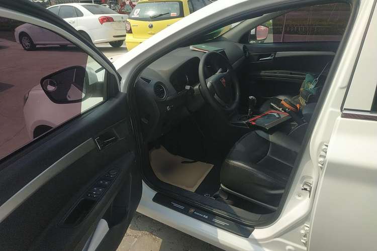 Used Roewe 350 2015 1.5L Manual Luxury Sunroof Edition Interior 3