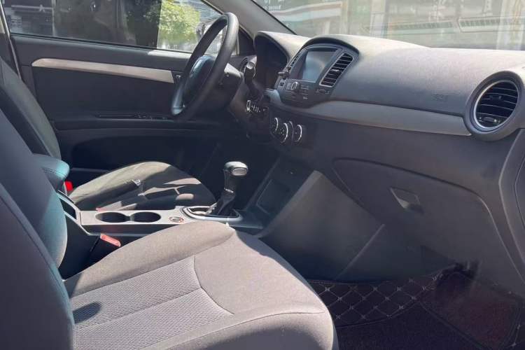 Used Roewe 350 2015 1.5L Automatic Luxury Sunroof Edition Interior 4