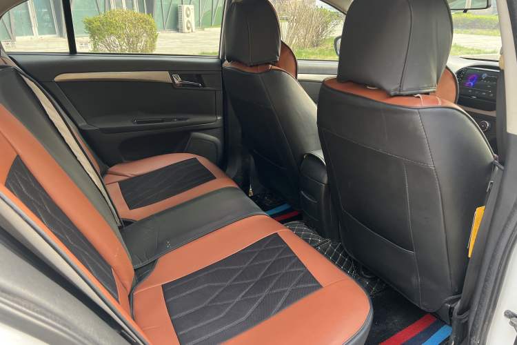 Used Roewe 350 2015 1.5L Manual Luxury Sunroof Edition Interior 4
