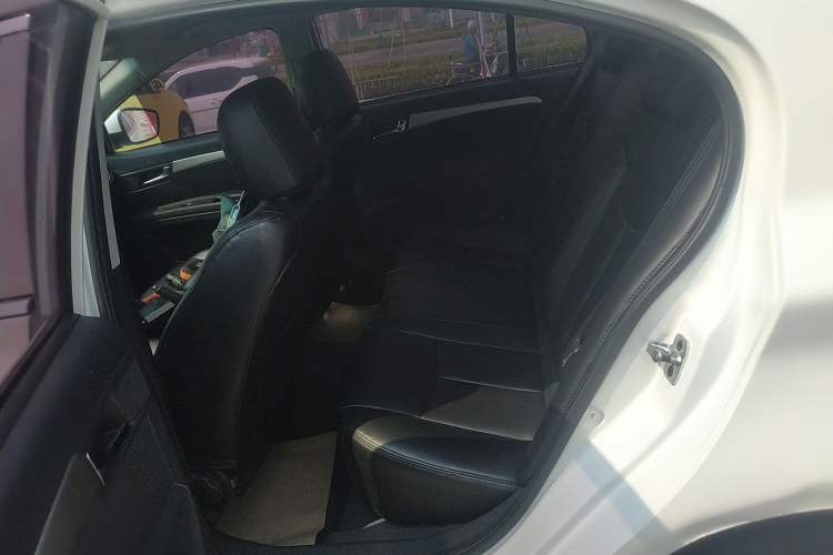 Used Roewe 350 2015 1.5L Manual Luxury Sunroof Edition Interior 4