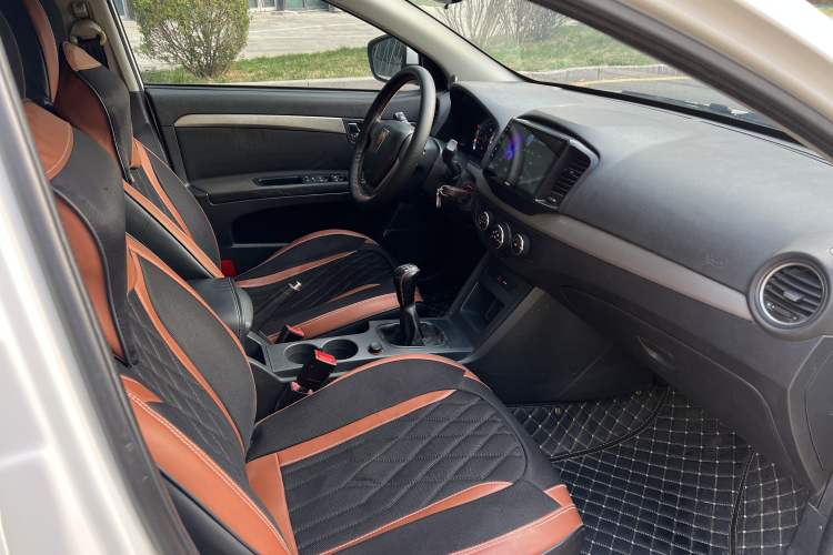 Used Roewe 350 2015 1.5L Manual Luxury Sunroof Edition Interior 5