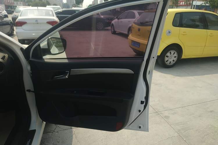 Used Roewe 350 2015 1.5L Manual Luxury Sunroof Edition Interior 5