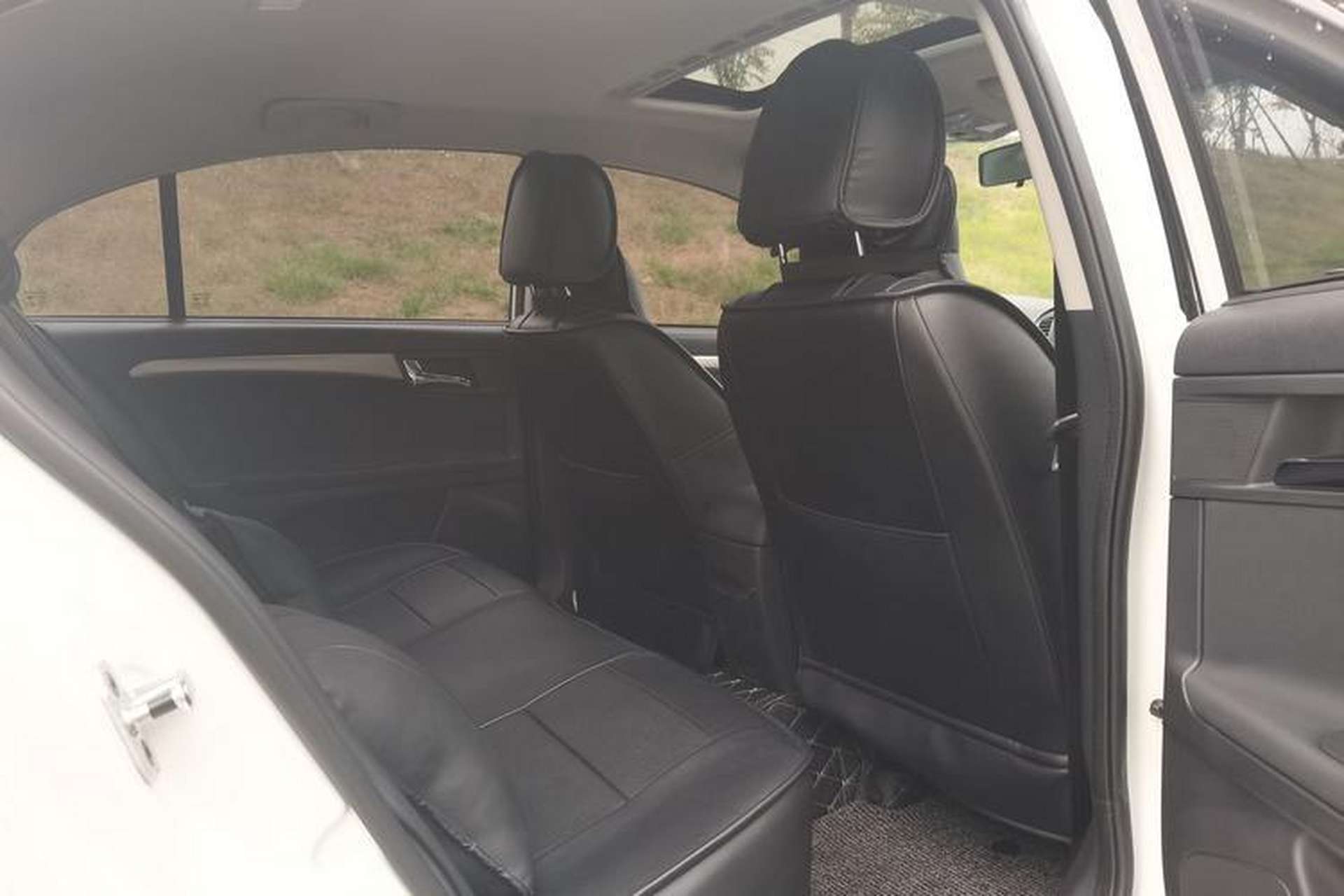 Used Roewe 350 2015 1.5L Automatic Luxury Sunroof Edition Interior 6