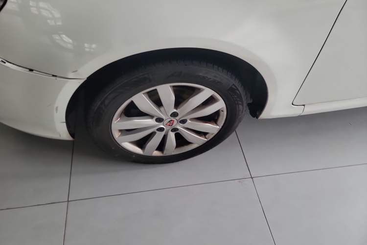 Used Roewe 350 2015 1.5L Automatic Luxury Sunroof Edition Left Front Wheel Hub