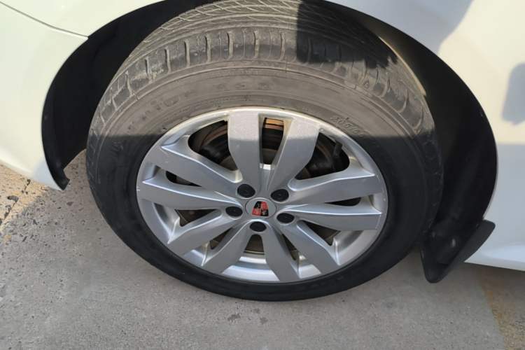 Used Roewe 350 2015 1.5L Manual Luxury Sunroof Edition Left Front Wheel Hub