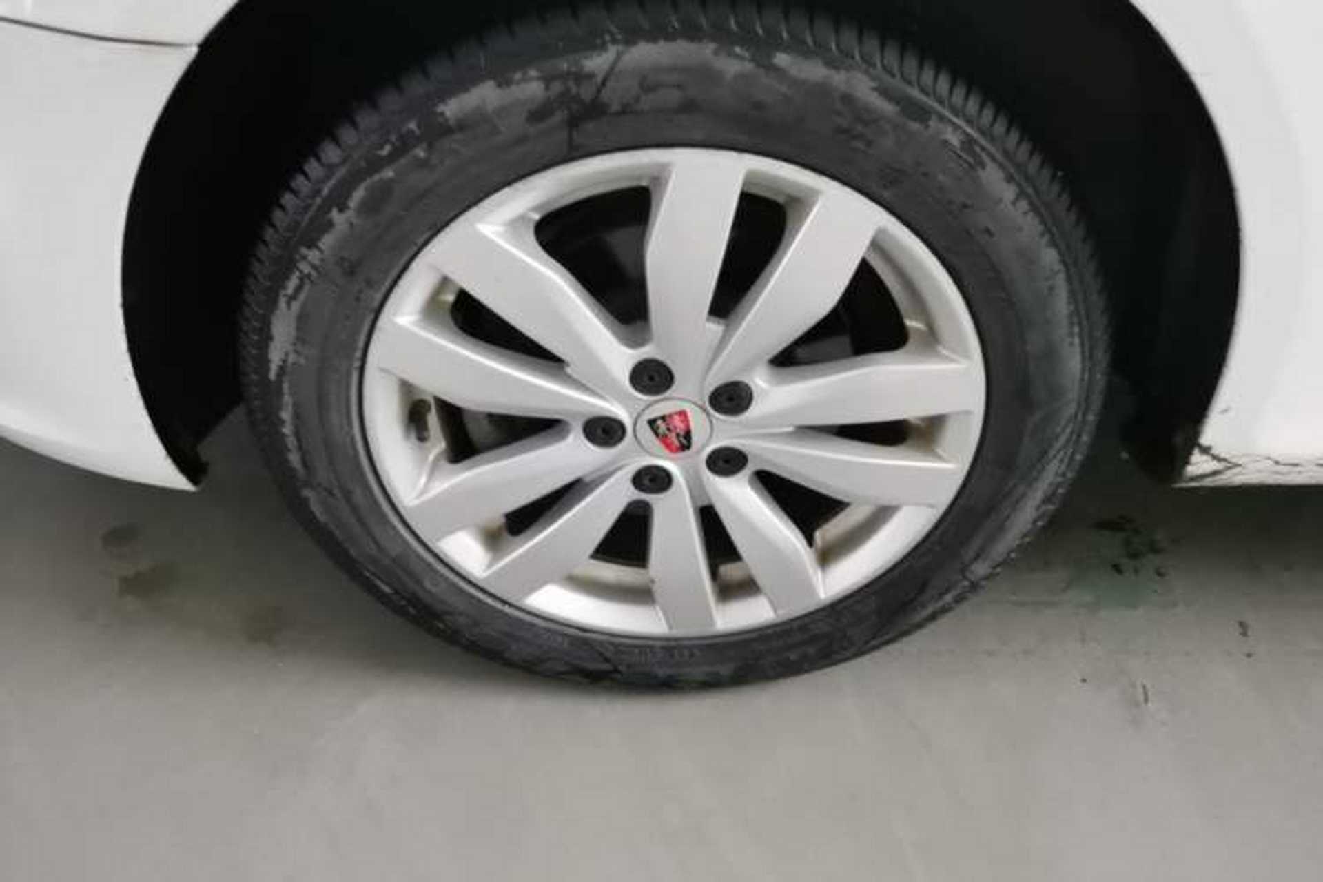 Used Roewe 350 2015 1.5L Manual Luxury Sunroof Edition Left Front Wheel Hub